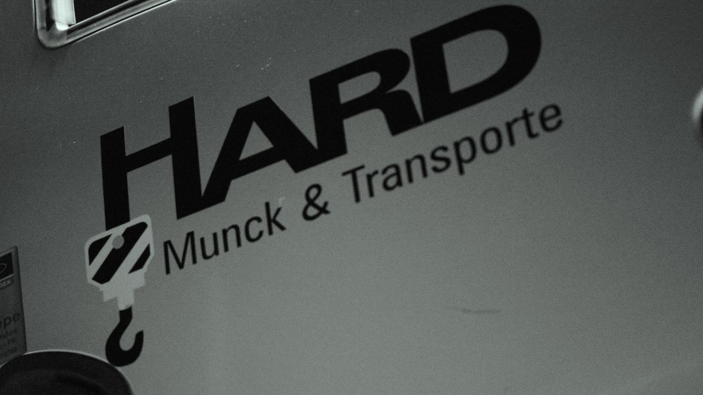 Caminhão Munck da Hard em operação